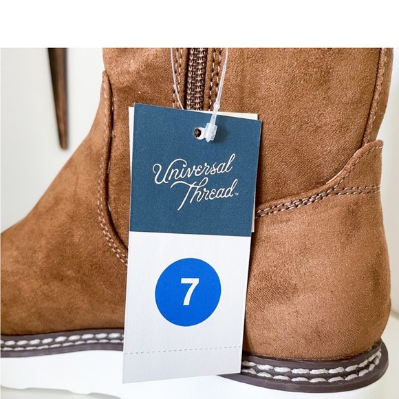 Womens new in box with tags camel color suede ankle boots - Picture 3 of 9